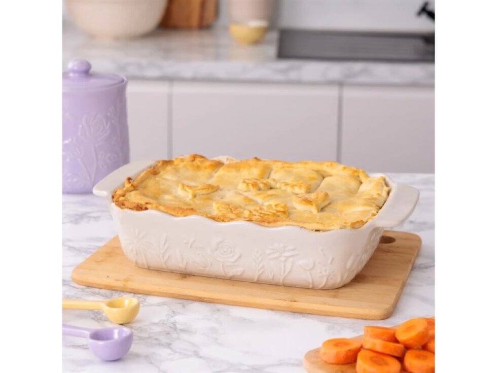 Kameninová zapékací mísa In the Meadow 22,5 × 18 cm krémová