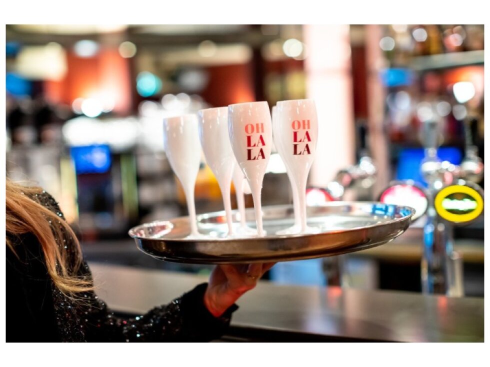 Sklenička CHEERS bílá s potiskem OH LA LA 100 ml