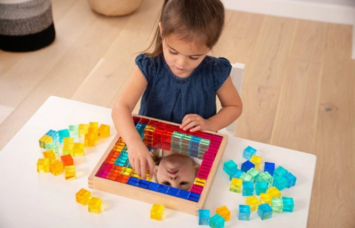 7 jednoduchých Montessori tipů, jak naučit děti barvy