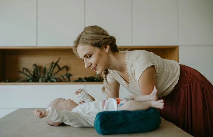 Hrubá motorika od narození: Proč je lezení důležitější než první kroky?