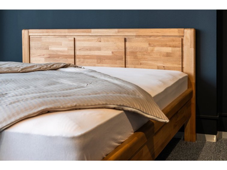 Dřevěná postel Dreamy Cortina