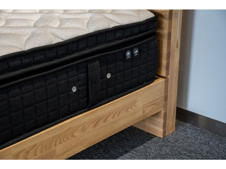 Dřevěná postel Dreamy Grande