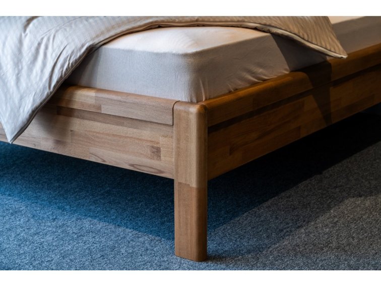 Dřevěná postel Dreamy Cortina