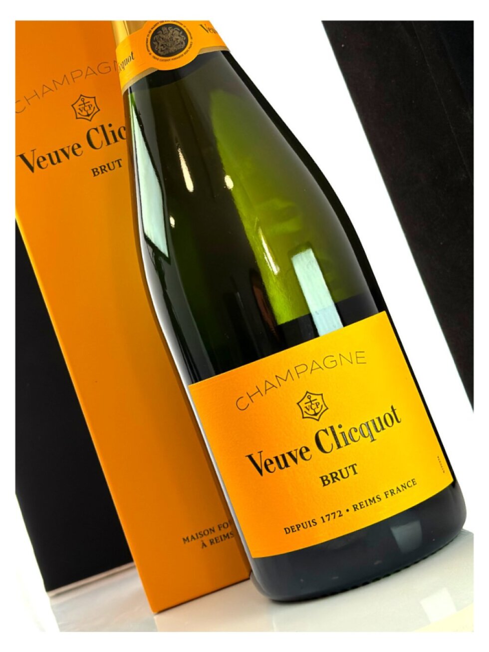Veuve Clicquot Brut 0,75l (dárková krabice)