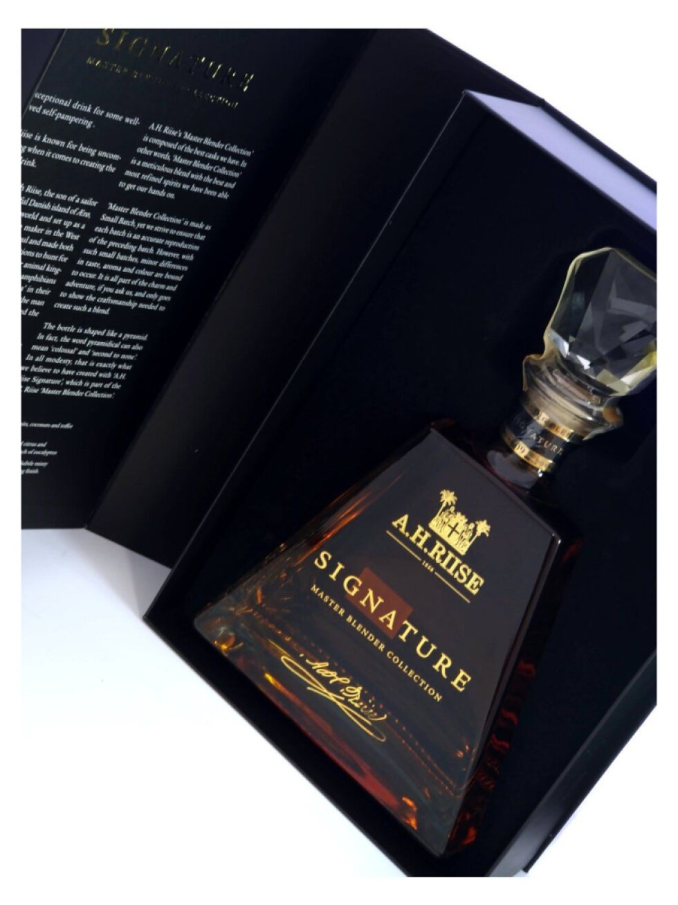 A.H. Riise Signature Cask 43,9% 0,7l (dárková kazeta)