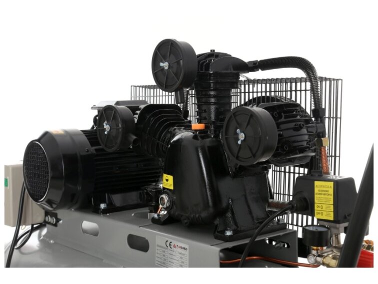 TAGRED TA309B, Olejový kompresor 200l, třípístový, 400V