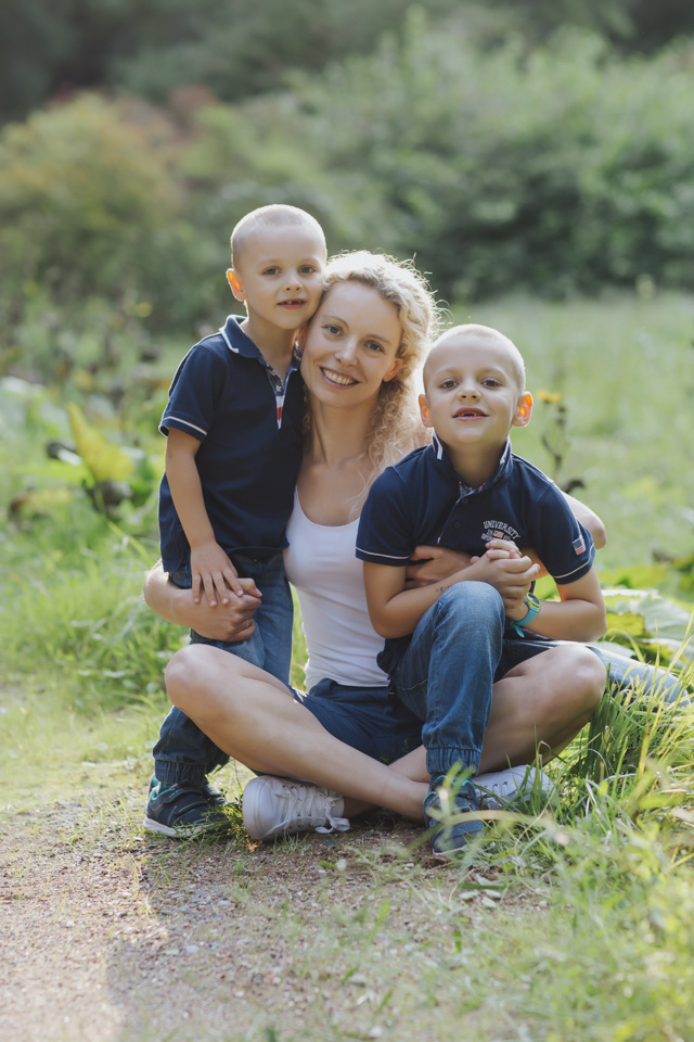 Jak zabavit děti venku i na dlouhém výletě? 10 tipů na hry, které promění procházku v dobrodružství