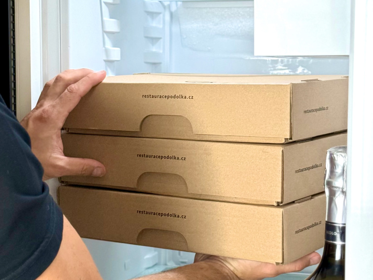 DOPLŇKY A DEKORACE KE CATERINGU