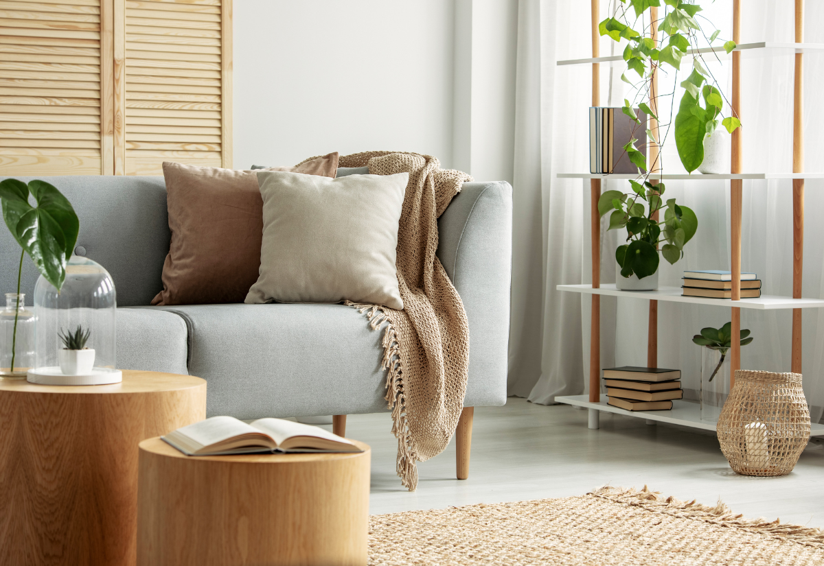 Jak vybrat sedací soupravu, která ladí s nábytkem z masivu