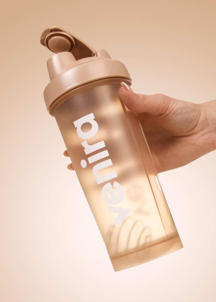 VENIRA shaker PRO s poutkem, světle hnědý