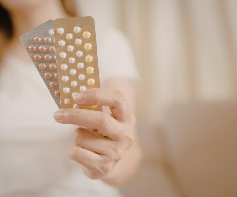 Vysazení antikoncepce: Co čekat, jak na hormonální akné a navrácení rovnováhy