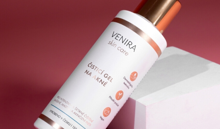 Akné na bradě a čelisti: co často znamená a proč se vrací pořád dokola