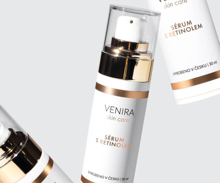 Rozdíl mezi AHA, BHA a PHA kyselinami: Co nejvíce pomáhá na pleť v zimě a jak na skinimalismus?