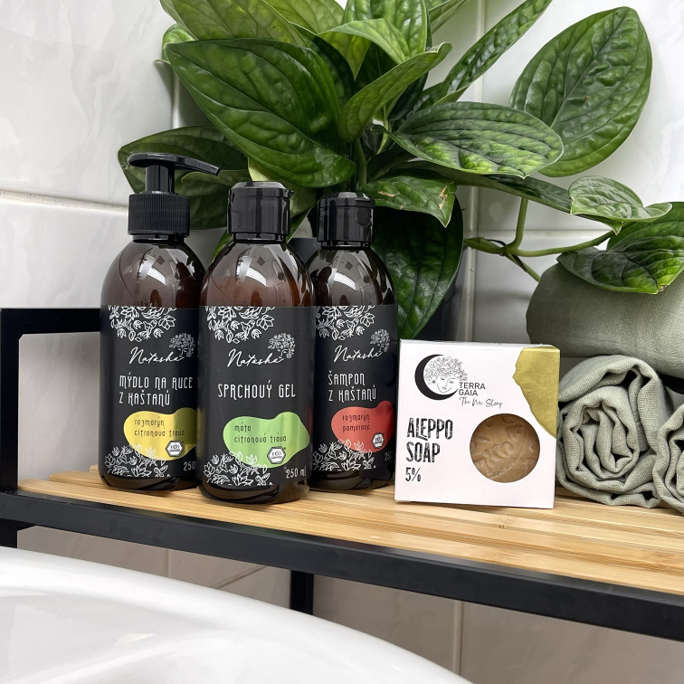 Natasha Přírodní koupelnový set z kaštanů a Aleppo mýdlo