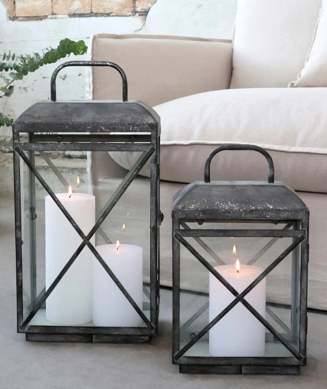 Jesenné dekorácie v spojení so svetlom, ktoré robí atmosféru