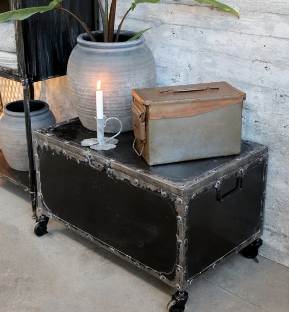 Ako vytvoriť industriálny štýl bývania pomocou doplnkov a dekorácií?