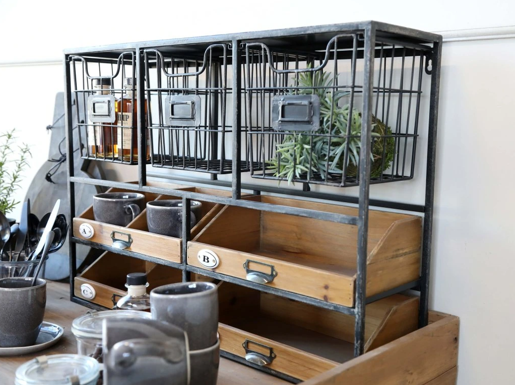 Ako vytvoriť industriálny štýl bývania pomocou doplnkov a dekorácií?