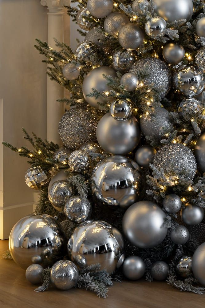 Zvládnite zdobenie stromčeka ako profesionál. Ako na to?