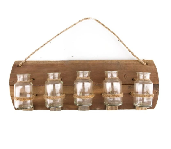 Ako ladiť nástenné dekorácie do obývačky so štýlom interiéru?