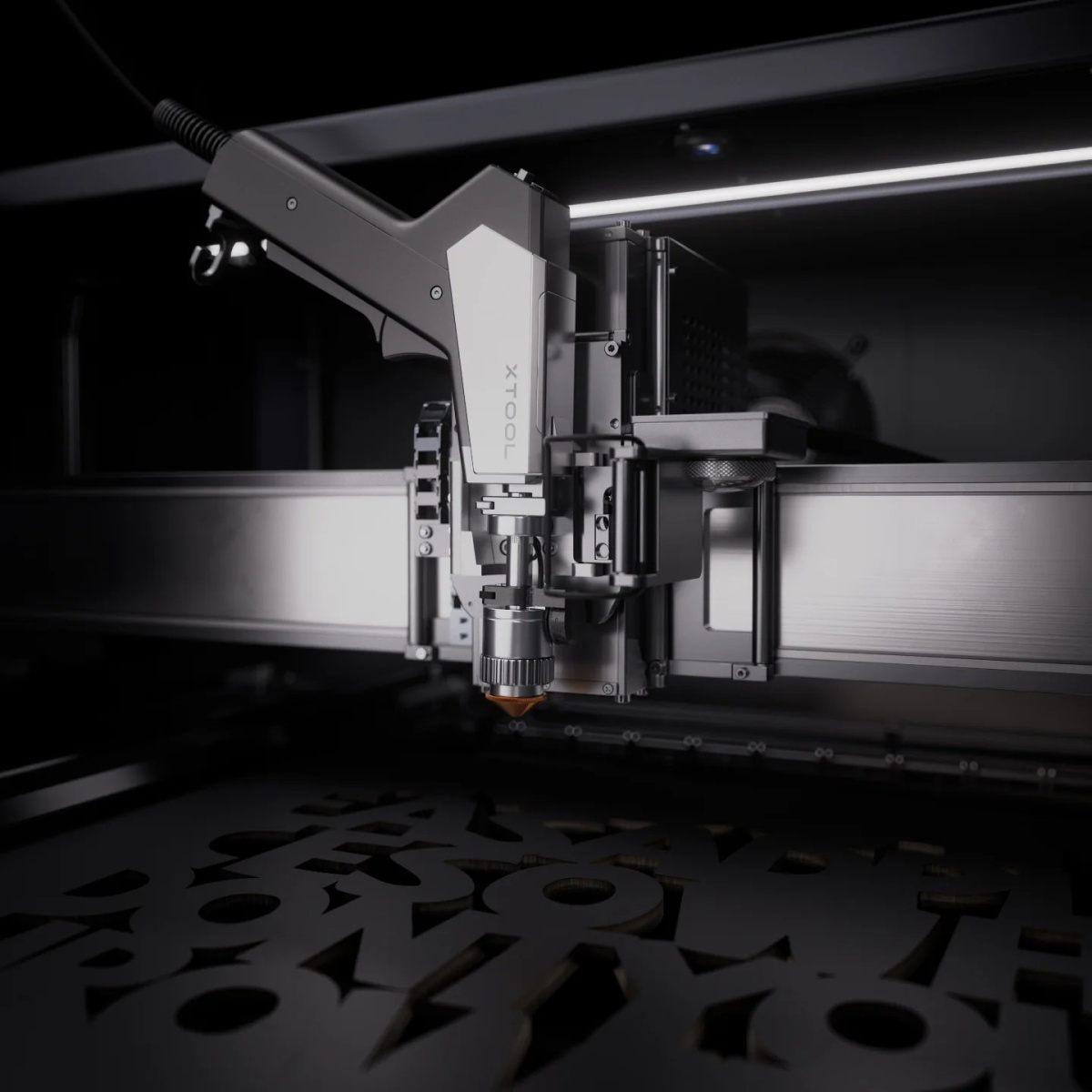 xTool MetalFab – CNC řezačka pro laserovou svářečku 800W