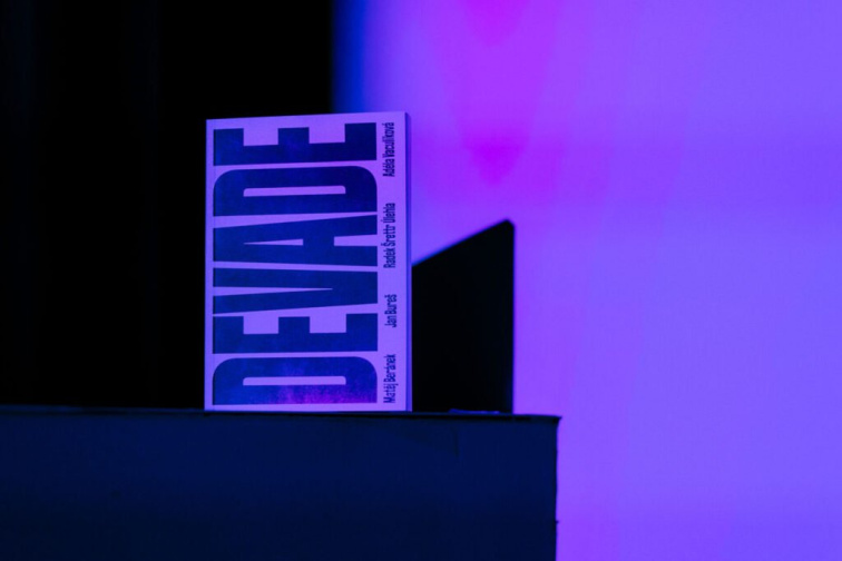 DEVADE: Mezi přísností a diskotékou