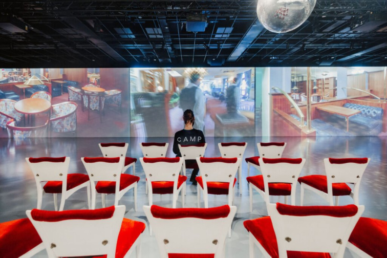 DEVADE: Mezi přísností a diskotékou