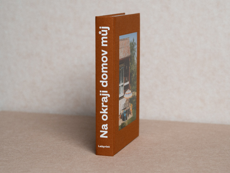 Když se učebnice směje a architektura vypráví