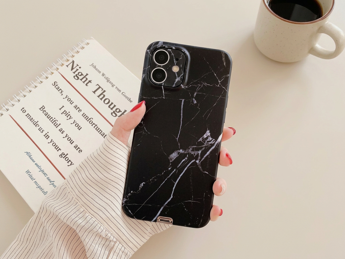 Ochranný kryt na iPhone 16 - Marble Black