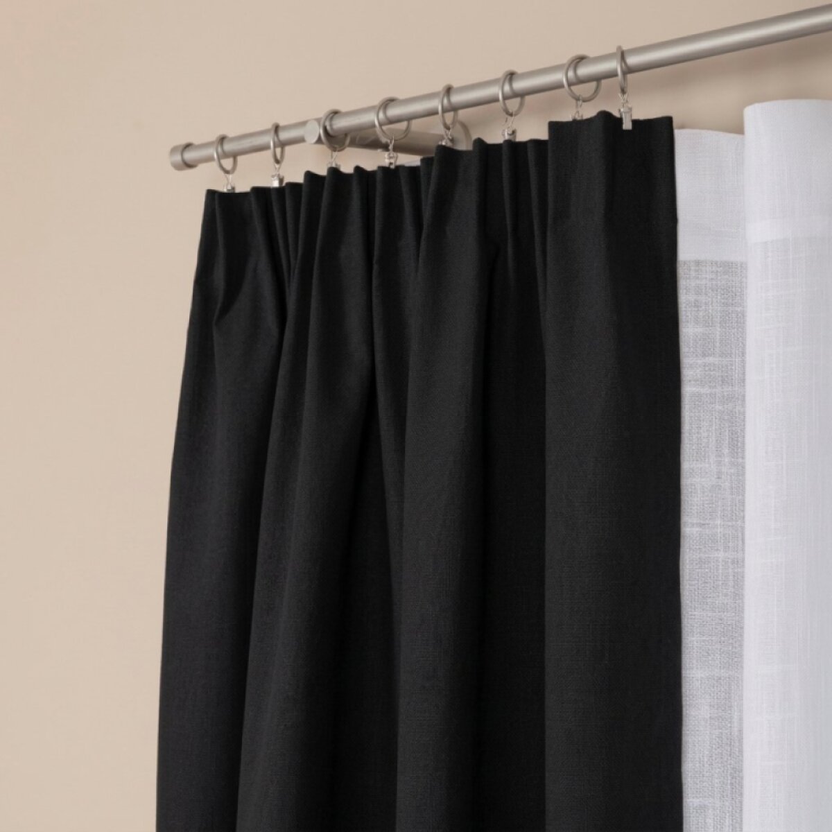100% zatemňující závěs 140×250 cm SUPER BLACKOUT černý 039 s řasící páskou