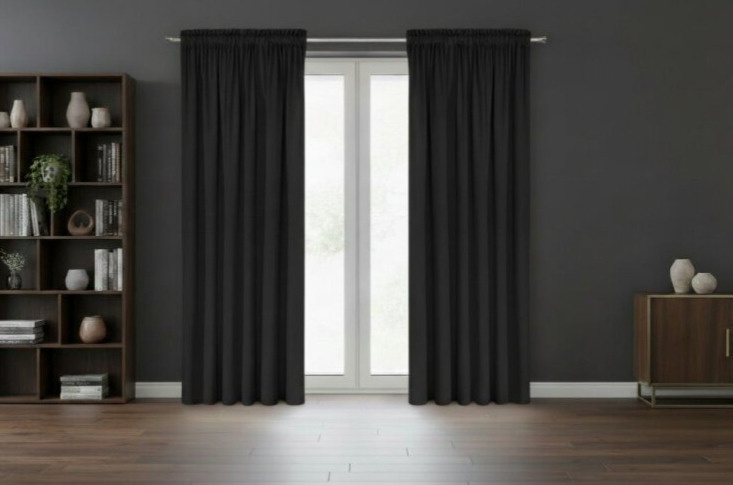 Dekorační VELVET závěs s řasící páskou ESTER 140x270 cm černá (cena za 1 kus) MyBestHome