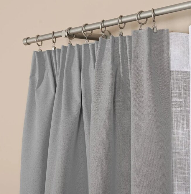 100% zatemňující závěs 140×250 cm SUPER BLACKOUT světle šedý 002 s řasící páskou