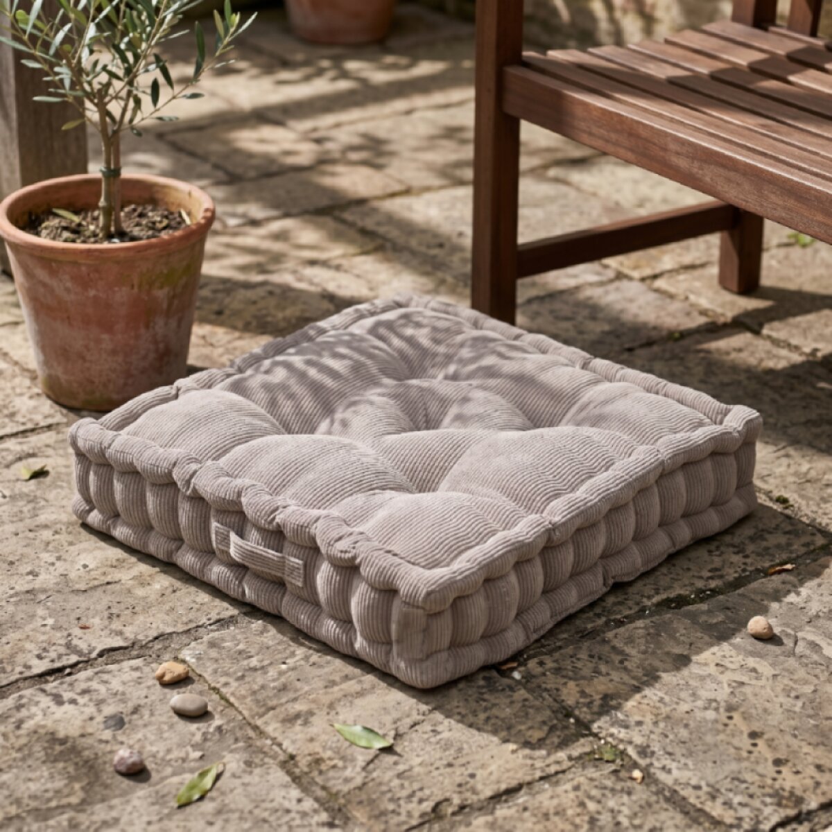 Sedací polštář na zem DANDY taupe 45x45x10 cm France