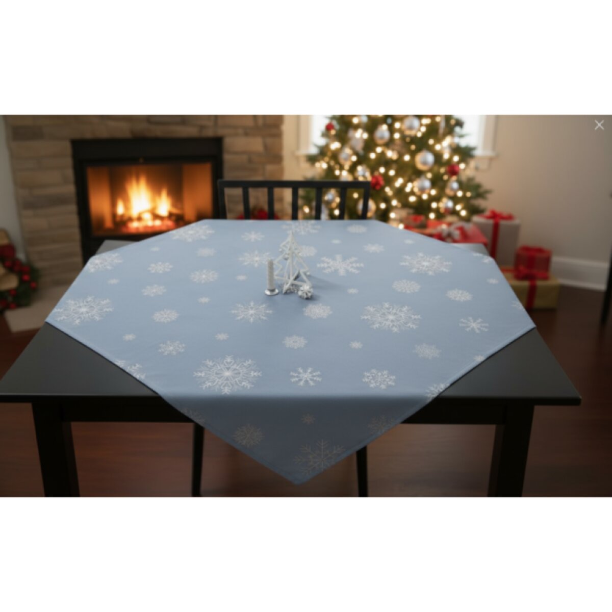 Vánoční ubrus na stůl SNOWFLAKE světle modrá 85x85 cm