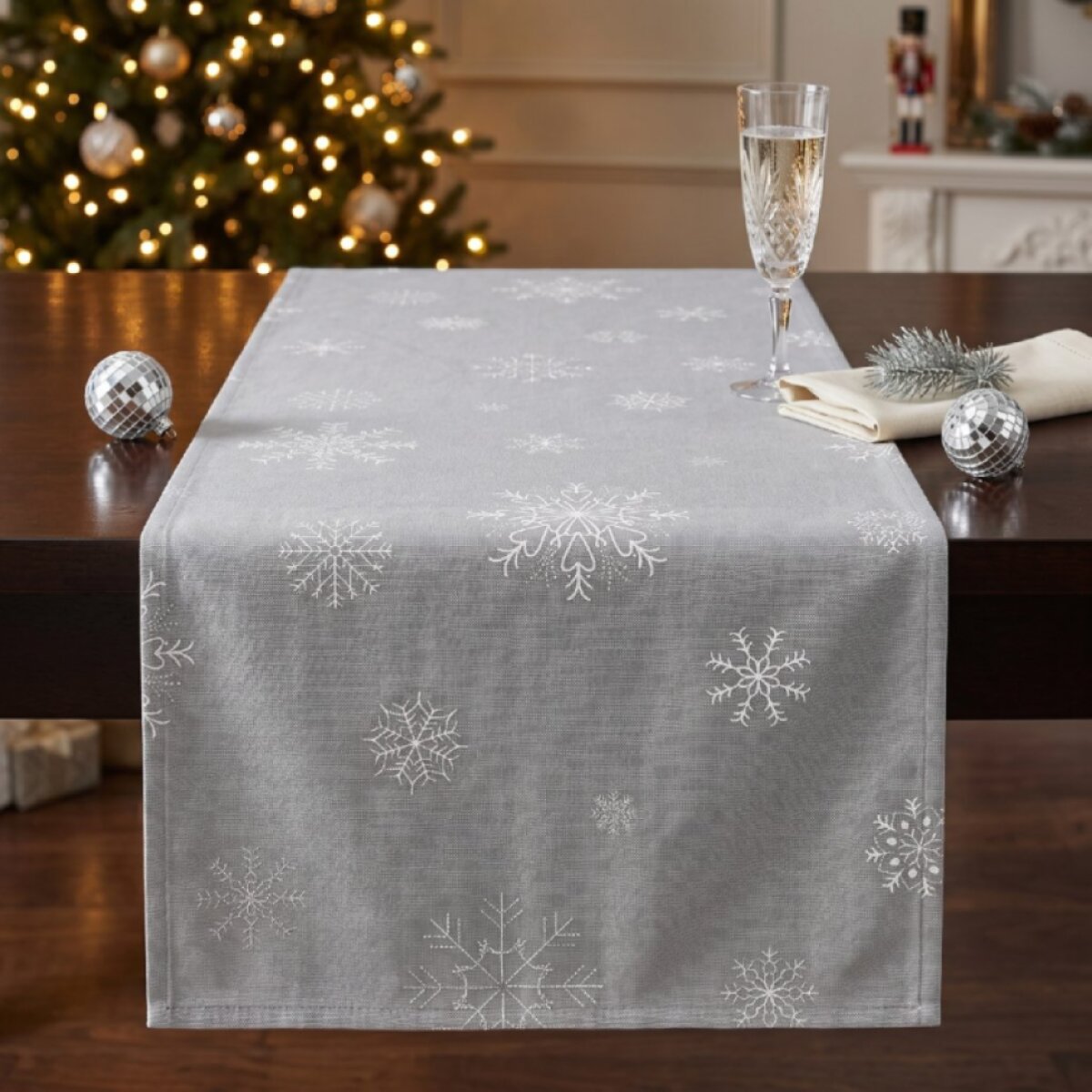 Vánoční běhoun na stůl SNOWFLAKE světle šedá 40x140 cm