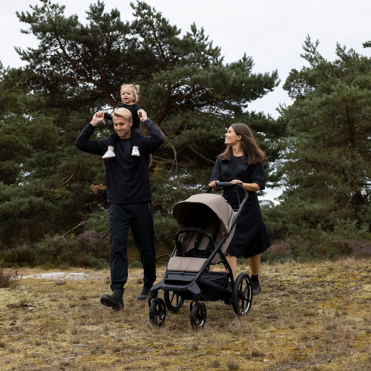 THULE Urban Glide 4-wheel Sportovní kočárek s příslušenstvím A - Black