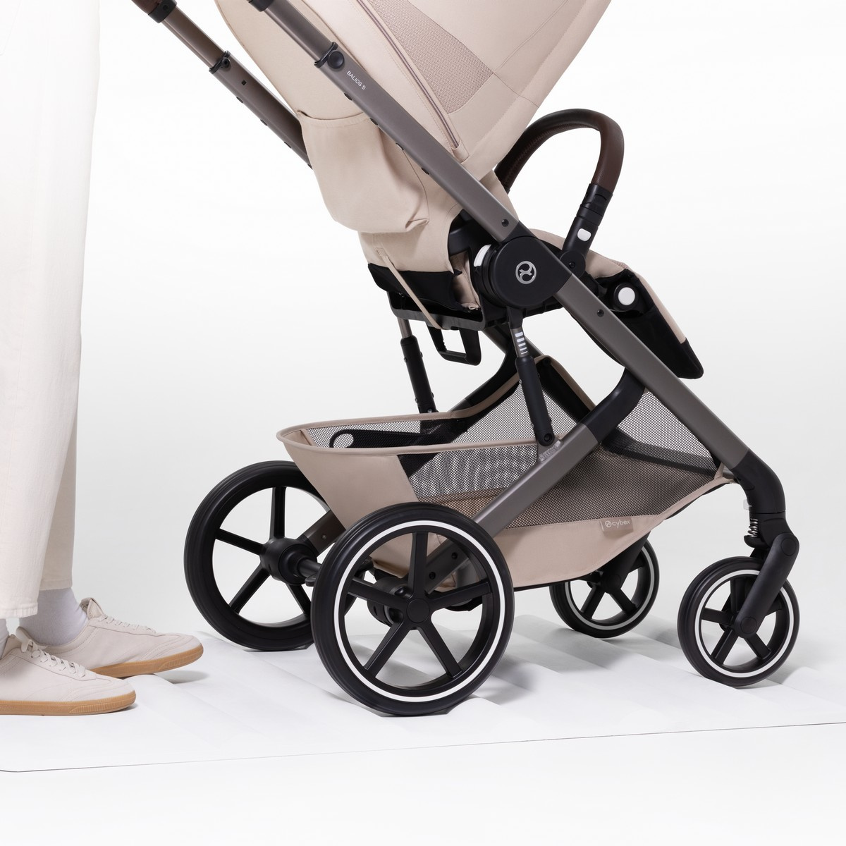 CYBEX Balios S Lux Kompletní kočárek se skládací korbičkou Taupe Almond Beige