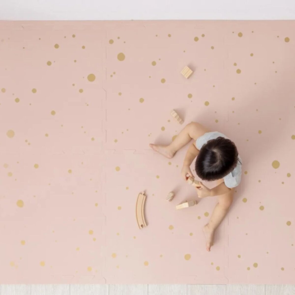 NIDO NIDO Pěnová hrací podložka Pink and Gold Confetti