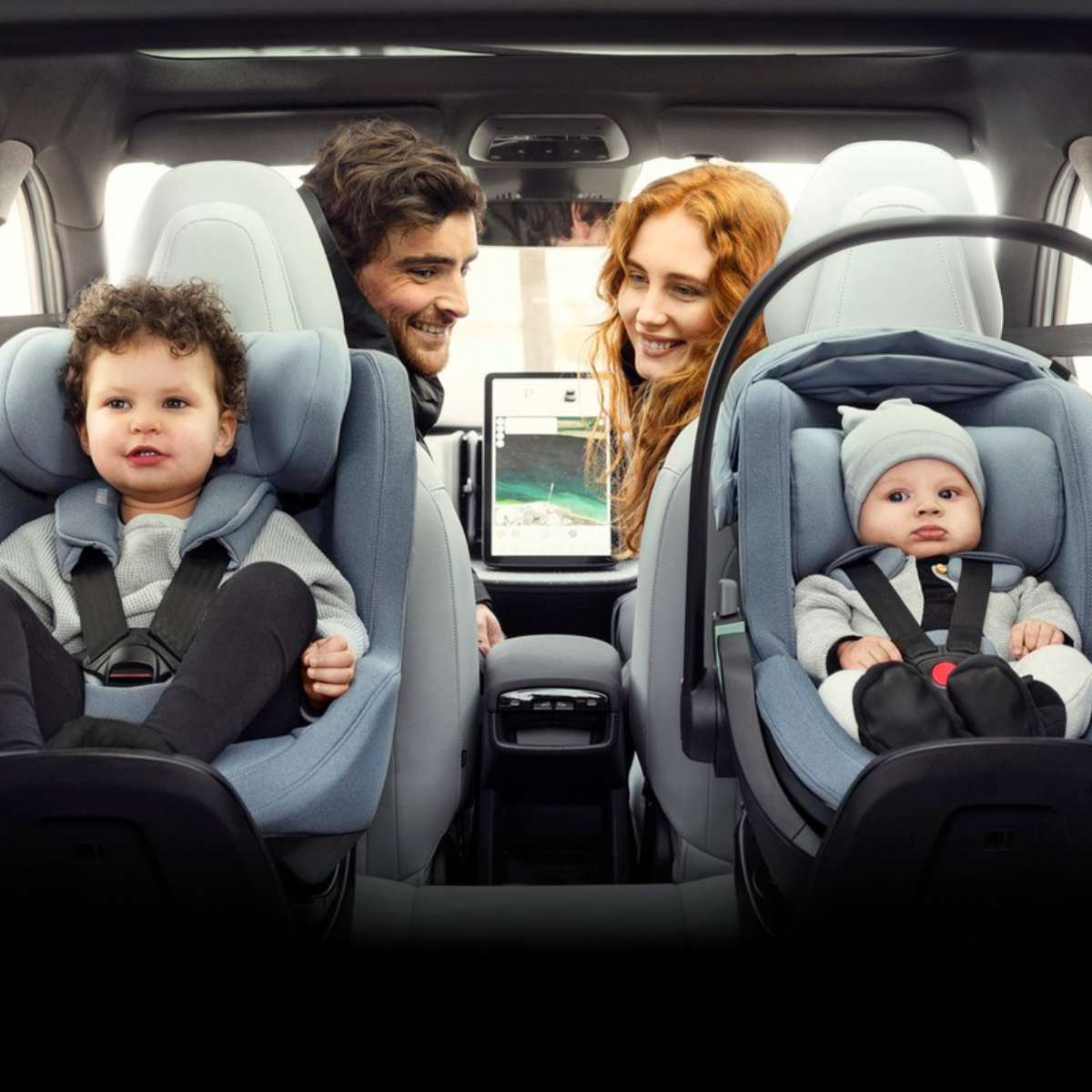 THULE Výhodný set Základna Alfi + Autosedačka Maple + Autosedačka Elm Darkest Blue + Sluneční clona