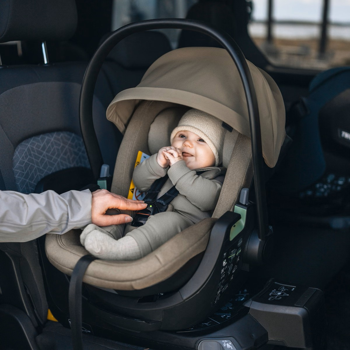 THULE Maple Connect Autosedačka Darkest Blue