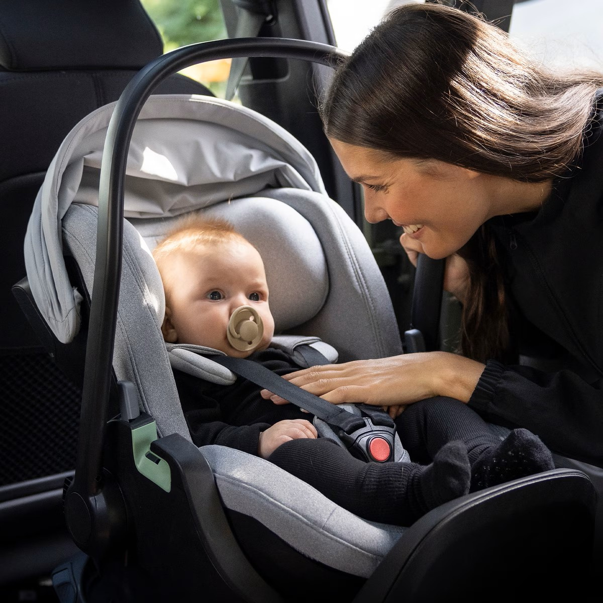 THULE Výhodný set Základna Alfi + Autosedačka Maple + Autosedačka Elm Light Grey + Sluneční clona