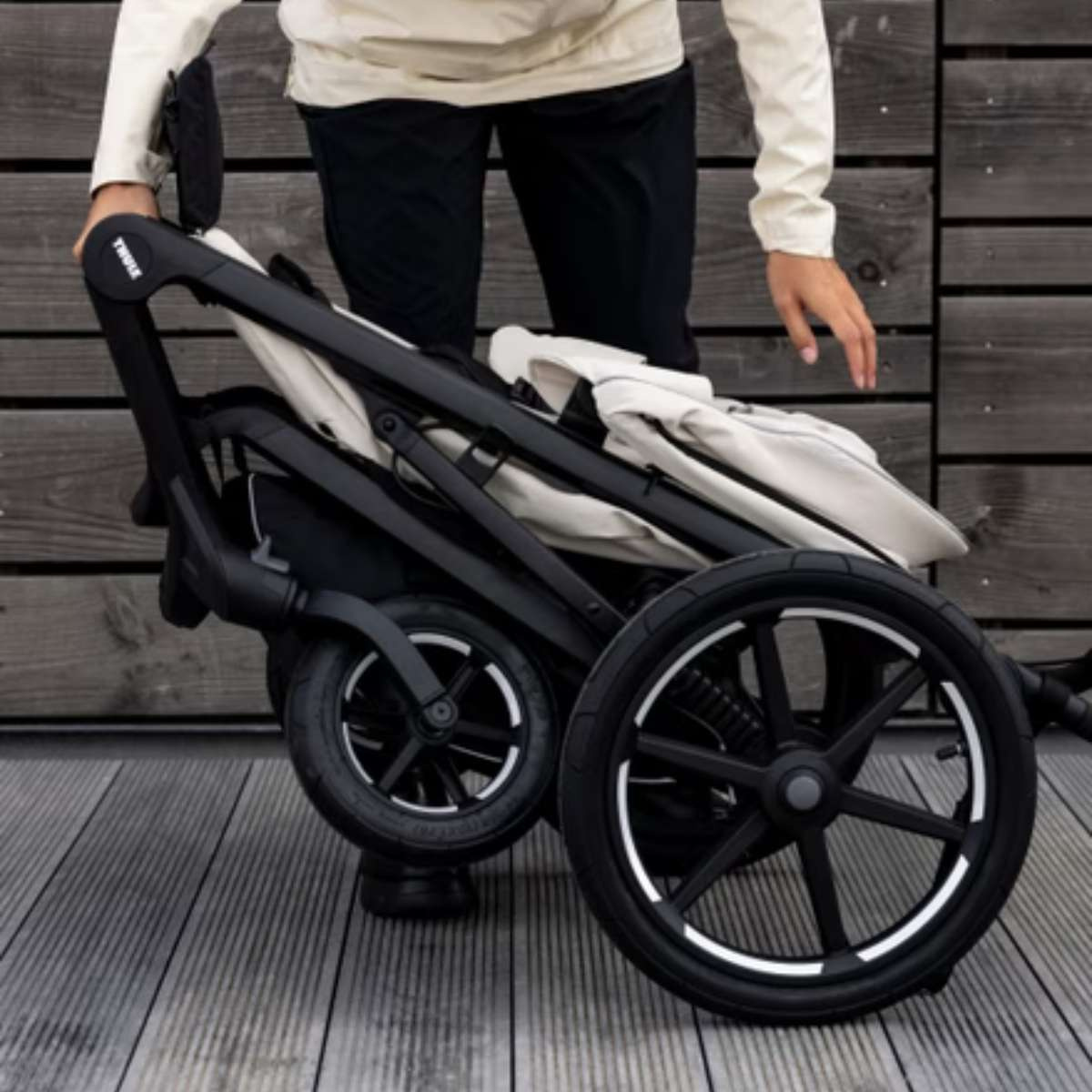 THULE Urban Glide 4-wheel Sportovní kočárek s příslušenstvím A - Black