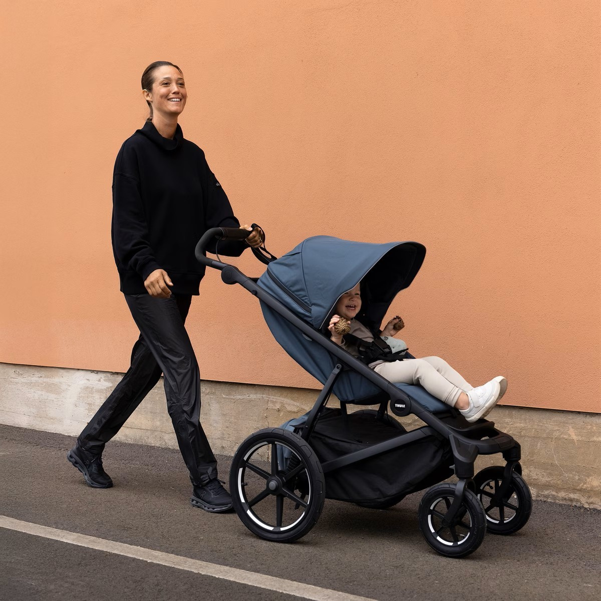 THULE Urban Glide 4-wheel Sportovní kočárek s příslušenstvím A - Black