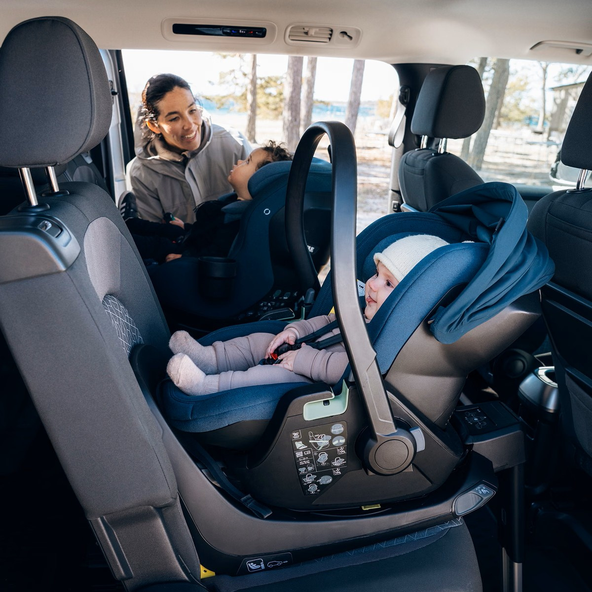 THULE Maple Connect Autosedačka Darkest Blue