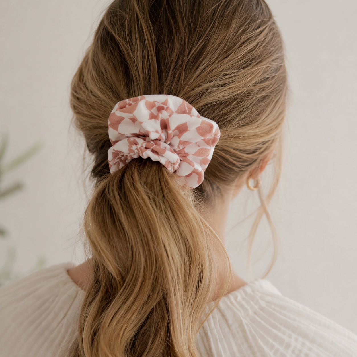 ZAKUW Scrunchie Látková gumička do vlasů Rose Blossom