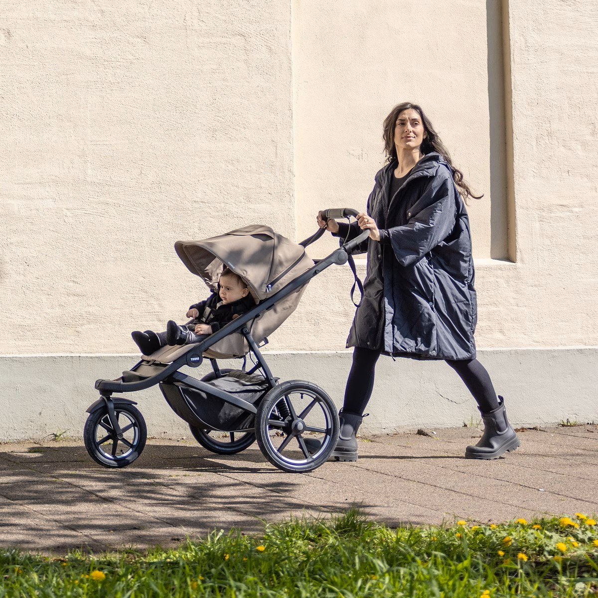 THULE Urban Glide 3 Dark Slate s magnetickou sponou