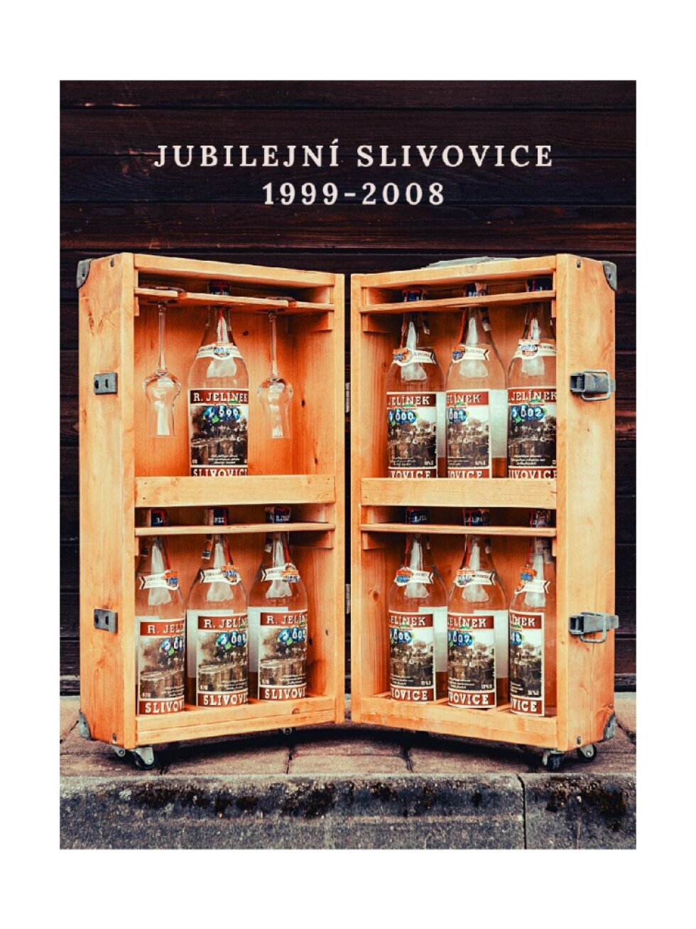 Edice jubilejních slivovic v dubovém kufru