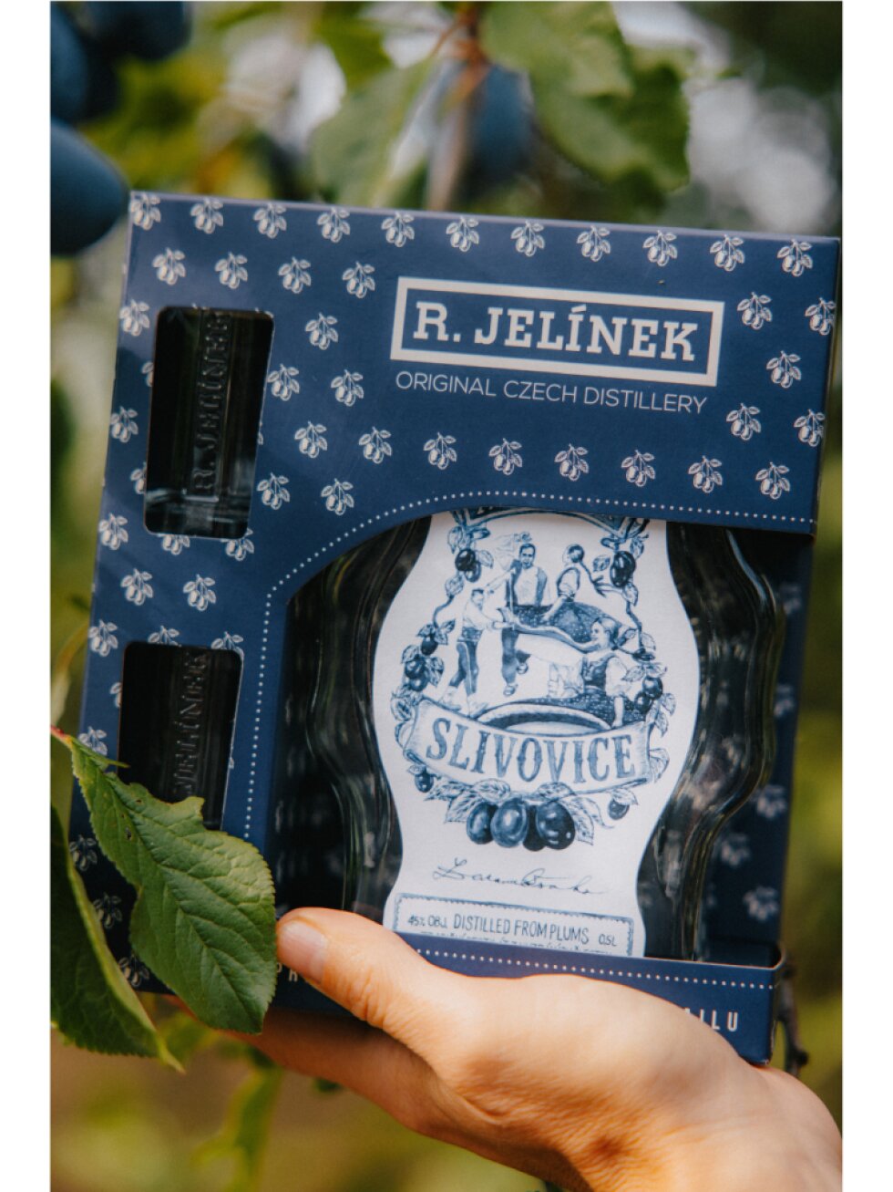 Slivovice R. JELÍNEK & Zuzana Osako 45% 0,5l + 2 skleničky