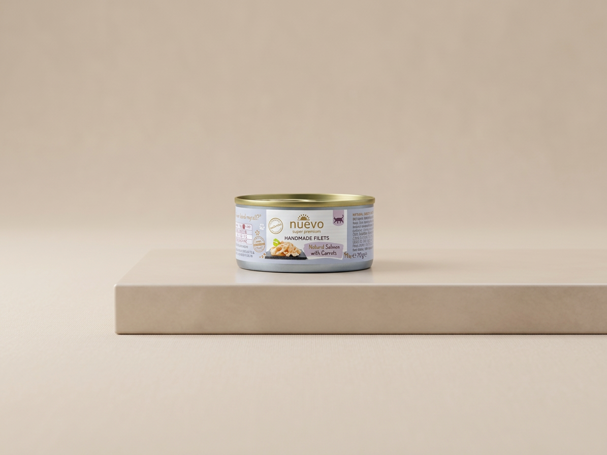 Nuevo kočka Handmade Losos s mrkví konz. 70g