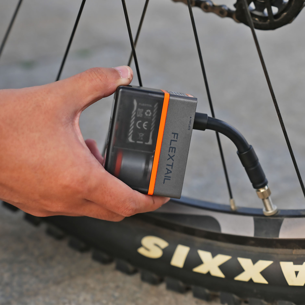 Cyklistická vzduchová pumpa Flextail TINY Tire Pump 200