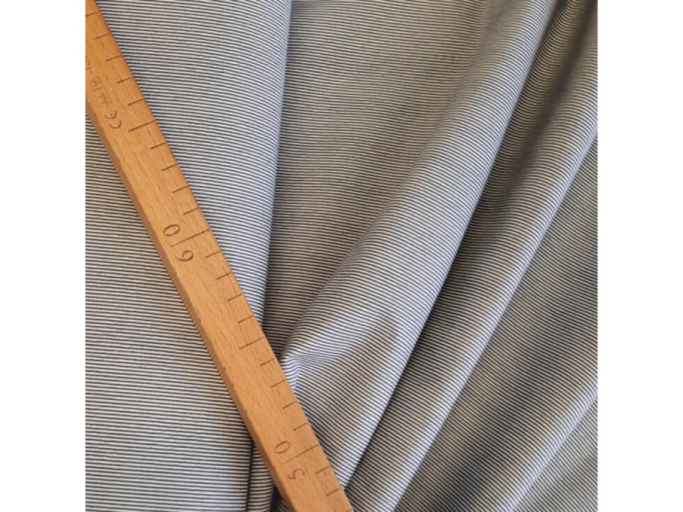 Plátno - Drobný proužek tm. modrý na bílé